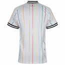 Costas da Camisa Reserva do Japão 2026/2027 Adidas Masculina branca com listras verticais finas coloridas e logo Adidas Trefoil clássico.
