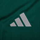 Visão frontal e traseira da camisa de goleiro verde da Alemanha 2026-2027, personalizada com o nome Neuer e o número 1.