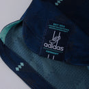 Camisa da Alemanha Away 2026 2027 Azul Marinho versão jogador oficial Adidas. Vista frontal mostrando o escudo termoaplicado em alta definição e detalhes verde-menta; detalhe aproximado da tecnologia do tecido respirável; vista das costas com corte slim fit e acabamento premium na gola. Palavras-chave: camisa alemanha 2026, camisa de time manga longa, uniforme alemanha reserva