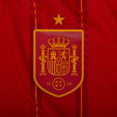 Camisa versão jogador da Espanha manga longa 2026/27, destacando o tecido tecnológico e escudo premium.