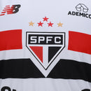 Camisa de torcedor branca do São Paulo 2026/2027, exibindo as listras tricolores no peito, escudo bordado e logos dos patrocinadores Elgin, Ademicon e Superbet.