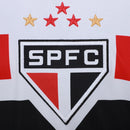 Camisa de torcedor branca do São Paulo 2026/2027, exibindo as listras tricolores no peito, escudo bordado e logos dos patrocinadores Elgin, Ademicon e Superbet.